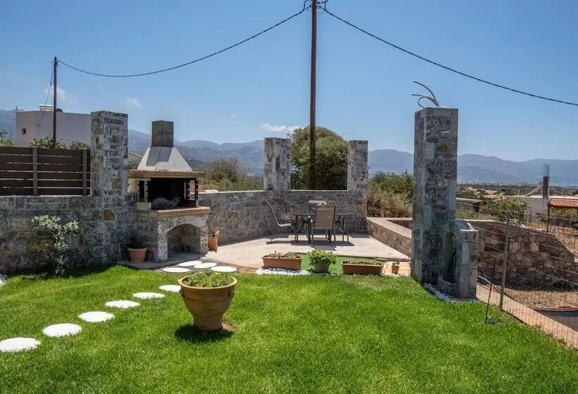 ペンション Villa Leandros With Pool & Bbq