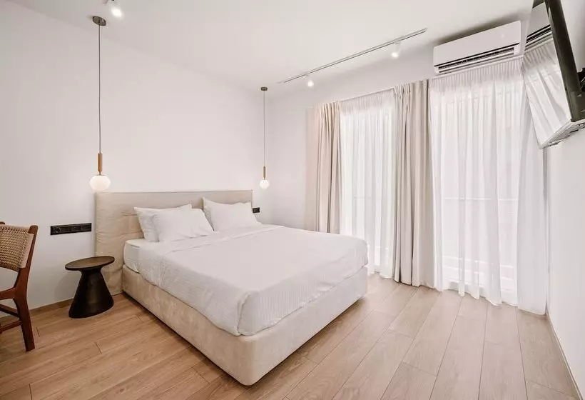 リゾートホテル Plānis Str Urban Suites By Semavi