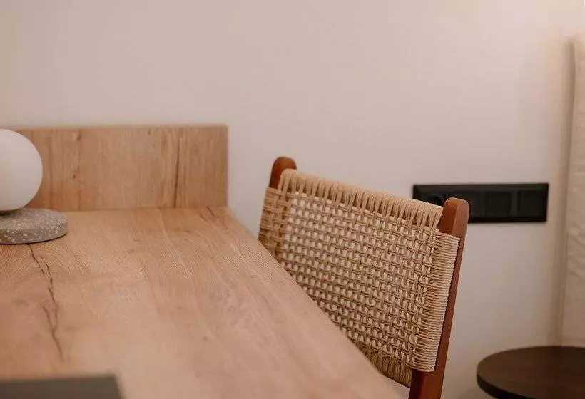 リゾートホテル Plānis Str Urban Suites By Semavi