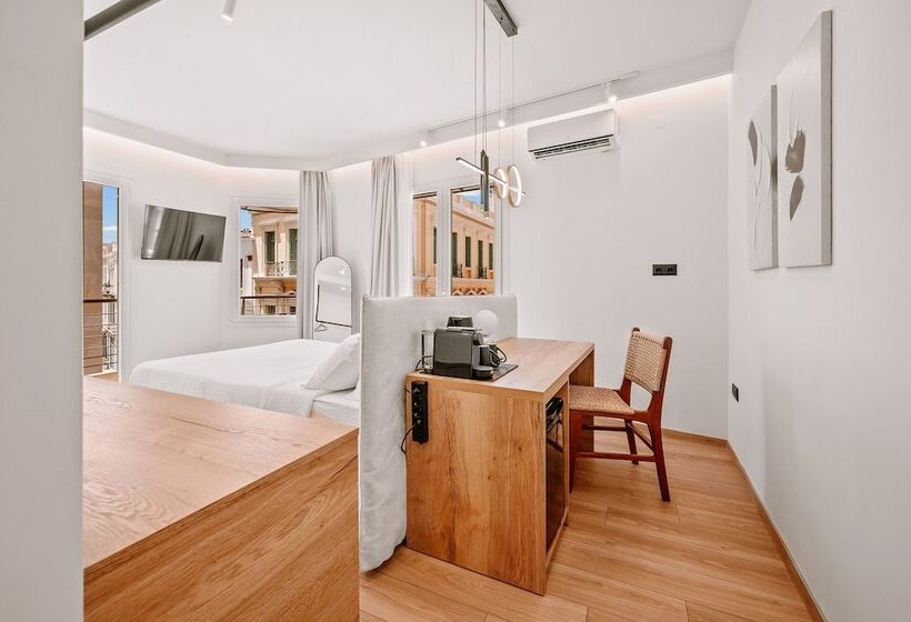 リゾートホテル Plānis Str Urban Suites By Semavi