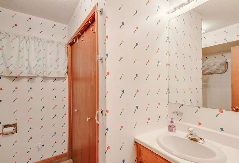 Sullivan Lake Retreat W/ Private Dock + Fire Pit!