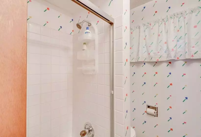 Sullivan Lake Retreat W/ Private Dock + Fire Pit!