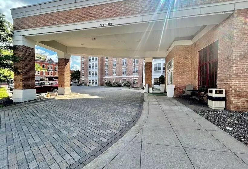 Pearl Street Hotel & Suites