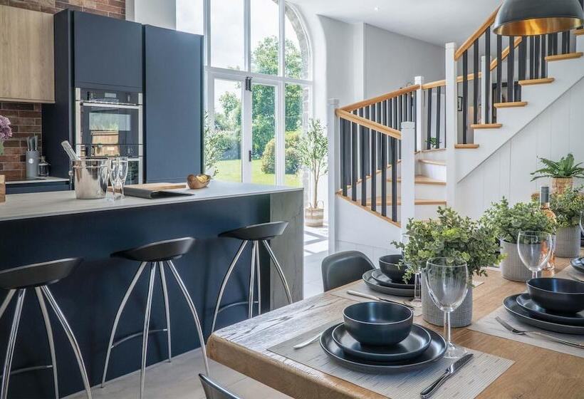 The Granary 3 Bed Barn Conversion Llawhaden