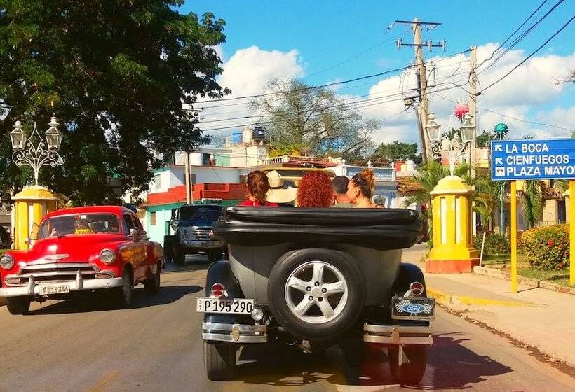 پانسیون Casa Nochea Y Familia