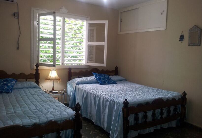 پانسیون Villa La Esquinita