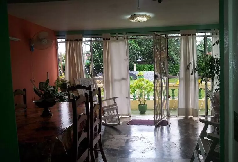 ペンション Villa La Esquinita