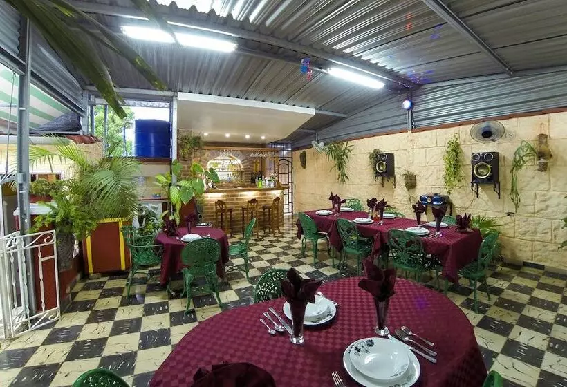 Riki's Hostal