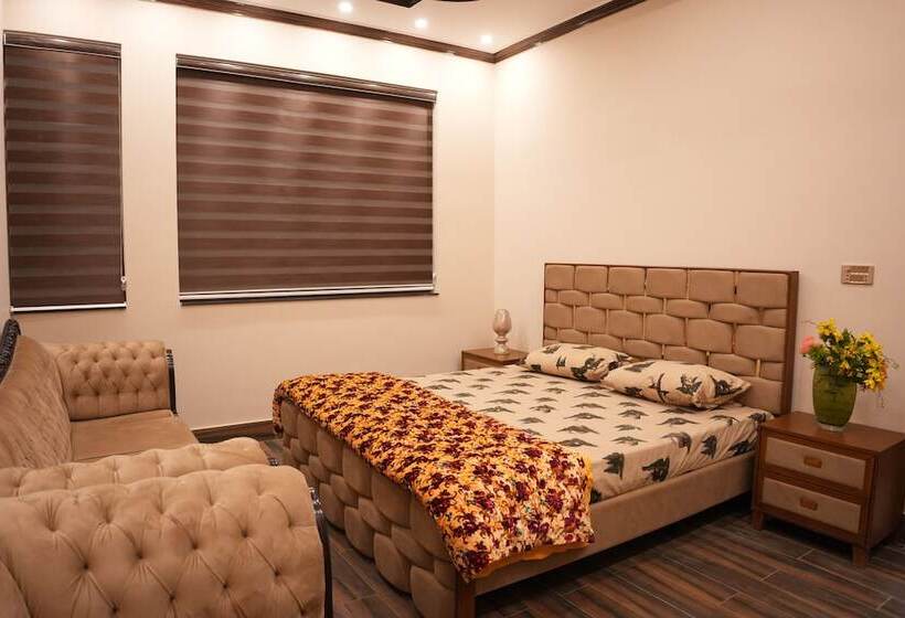 هتل Triphatch Farm House