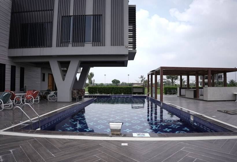 هتل Triphatch Farm House