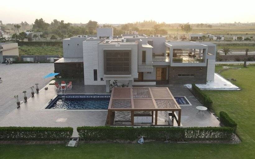 هتل Triphatch Farm House