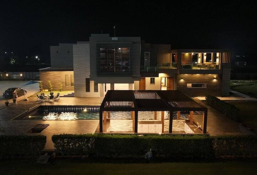 هتل Triphatch Farm House