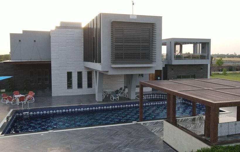 هتل Triphatch Farm House