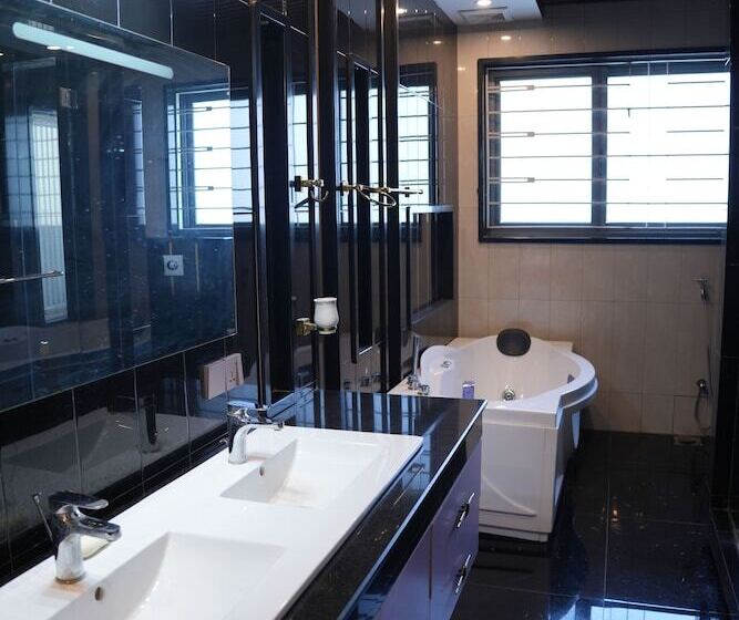 هتل Triphatch Farm House