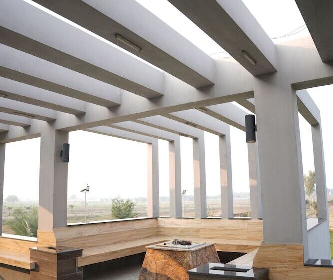 هتل Triphatch Farm House