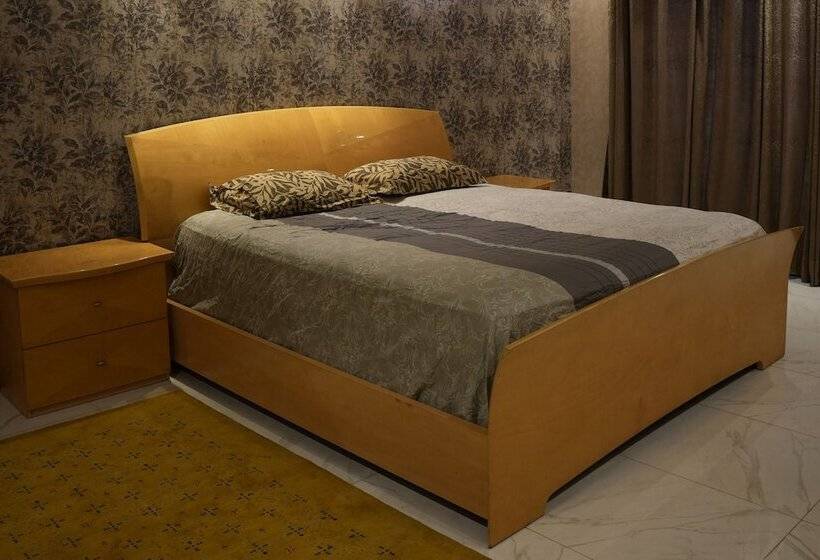 هتل Triphatch Farm House