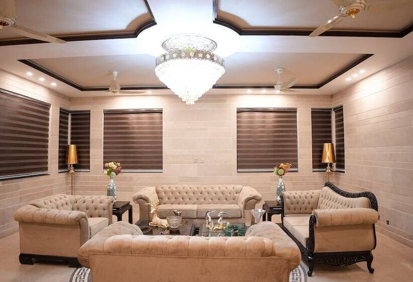 هتل Triphatch Farm House