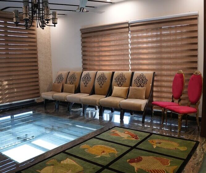 هتل Triphatch Farm House