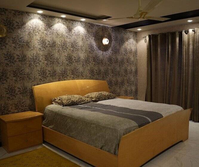 هتل Triphatch Farm House