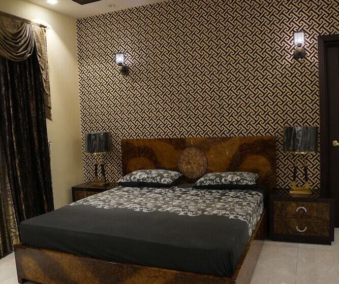 هتل Triphatch Farm House