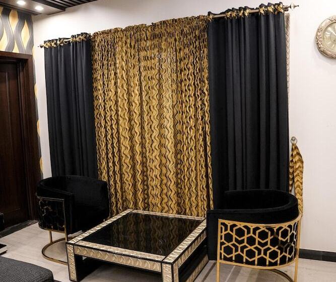 هتل Triphatch Farm House