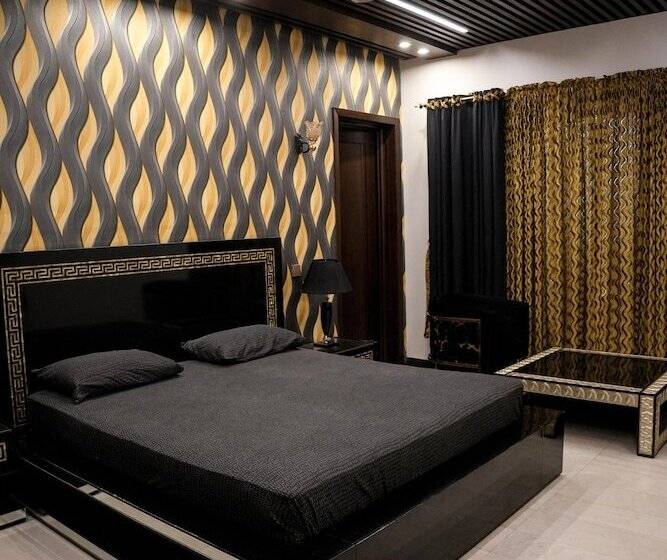 هتل Triphatch Farm House