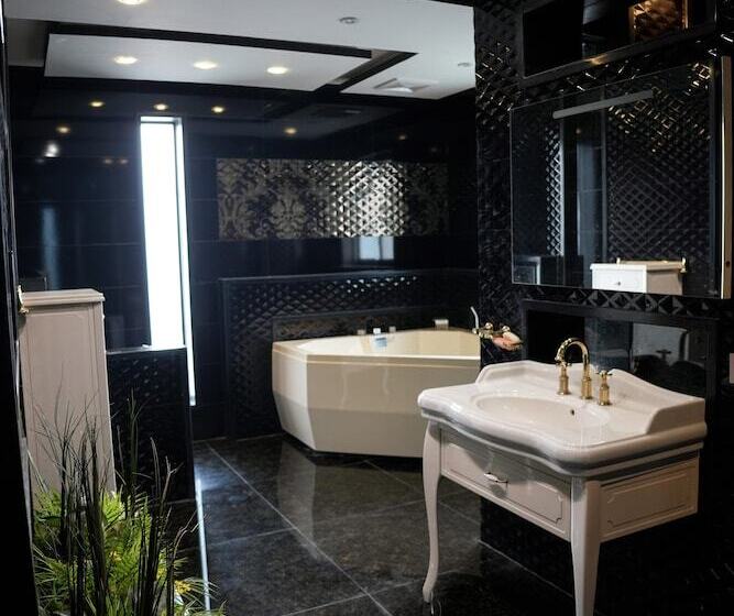 هتل Triphatch Farm House