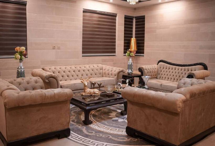 هتل Triphatch Farm House