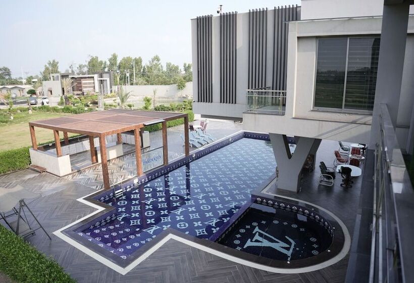 هتل Triphatch Farm House