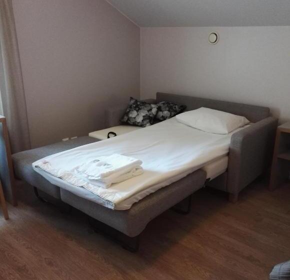 هاستل Savonlinnan Kansanopisto   Wanha Pappila