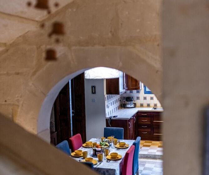 تختخواب و صبحانه The Stone House