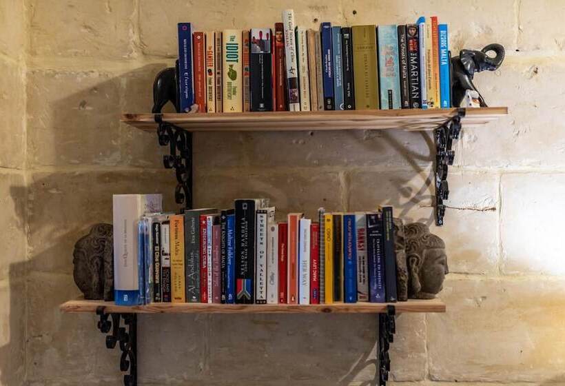 تختخواب و صبحانه The Stone House