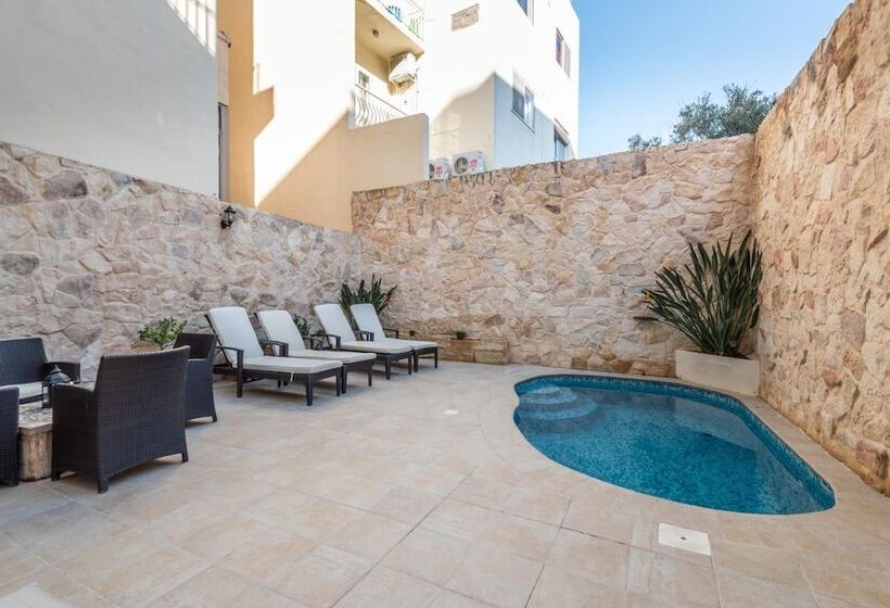 تختخواب و صبحانه The Stone House