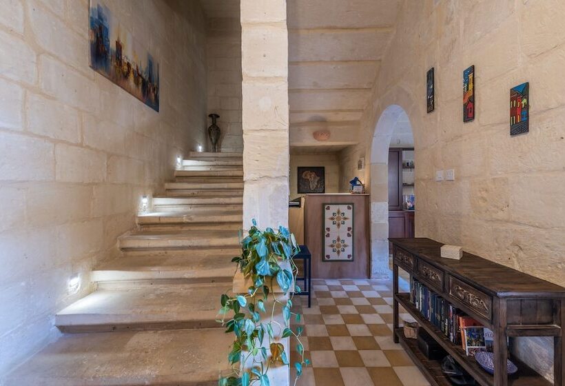 تختخواب و صبحانه The Stone House