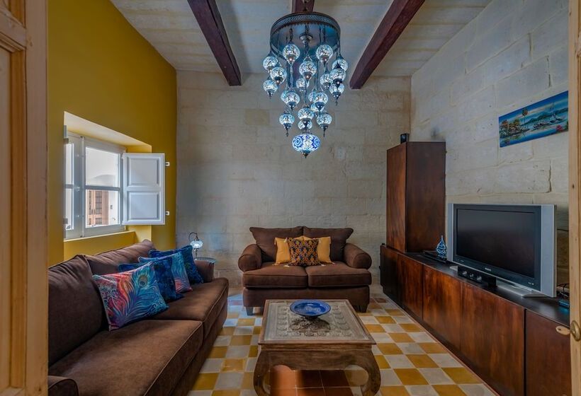 تختخواب و صبحانه The Stone House