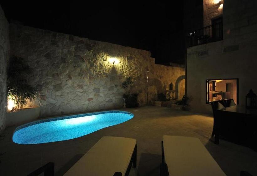 تختخواب و صبحانه The Stone House