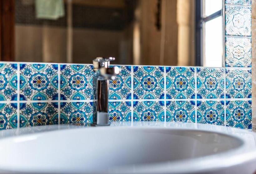 تختخواب و صبحانه The Stone House