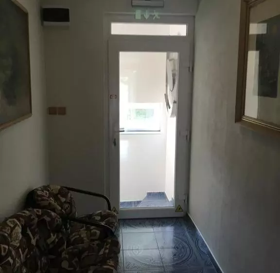 Harrys City Motel