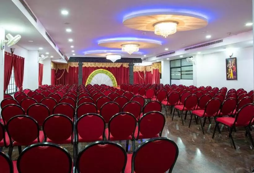هتل Chandana Inn