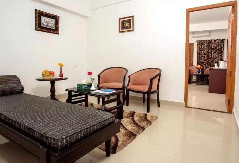 هتل Chandana Inn