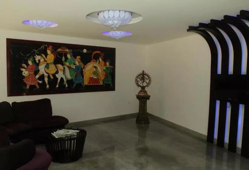 هتل Chandana Inn