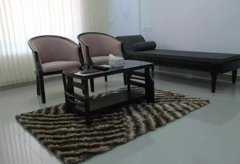 هتل Chandana Inn
