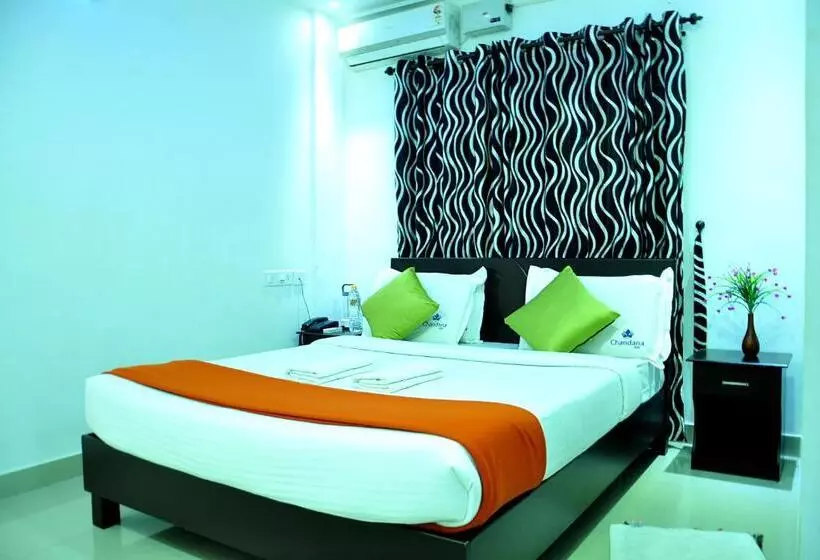 هتل Chandana Inn