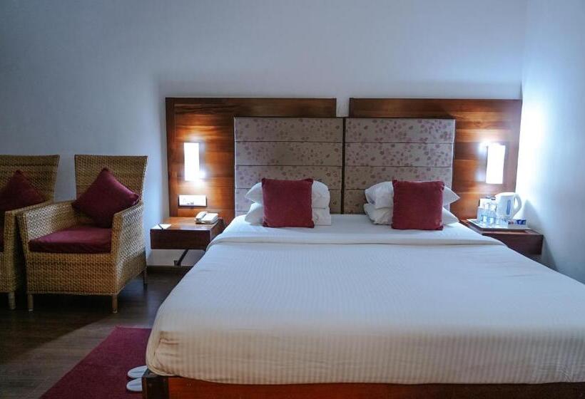 Hotel Devaragam