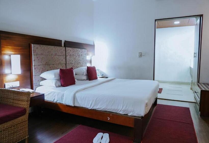 Hotel Devaragam
