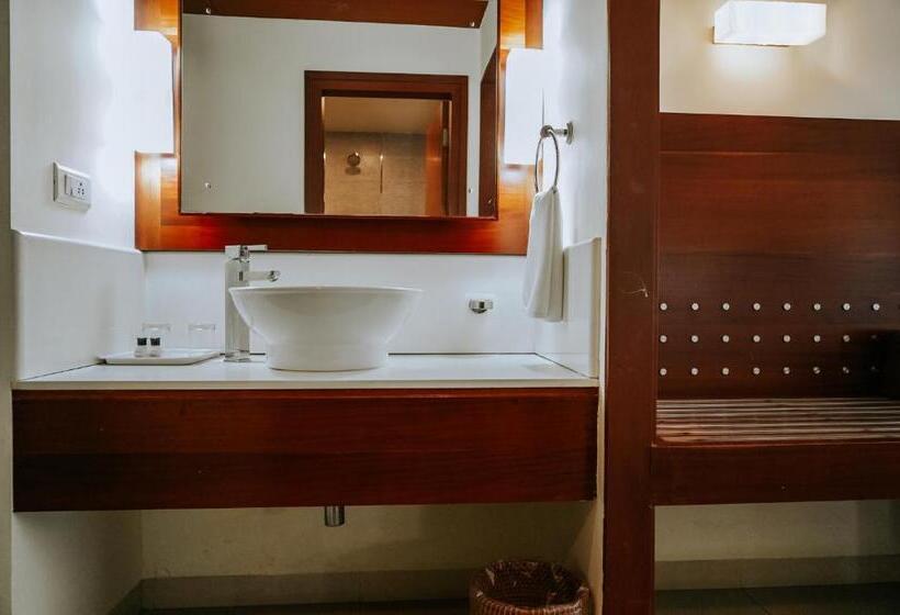 Hotel Devaragam