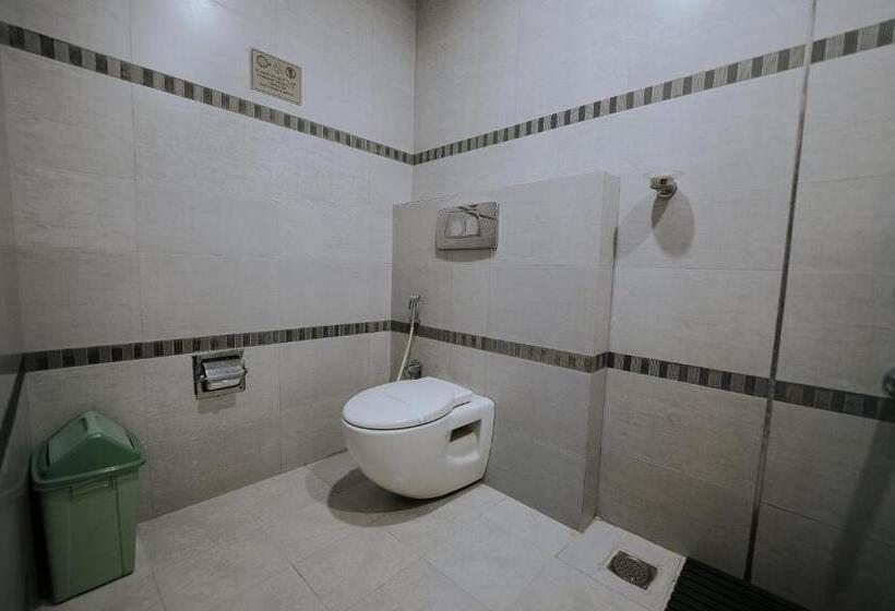 Hotel Devaragam