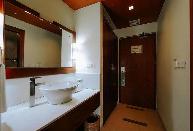 Hotel Devaragam
