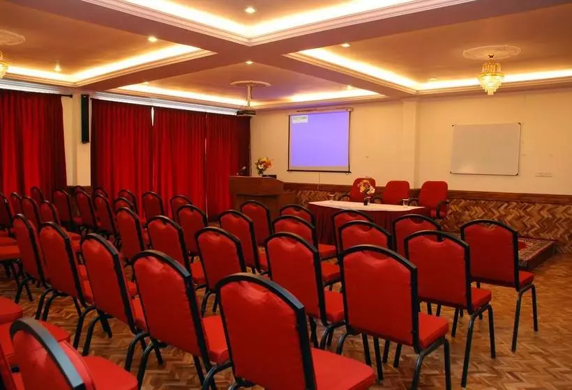 Hotelli Fairstay Resort Ooty