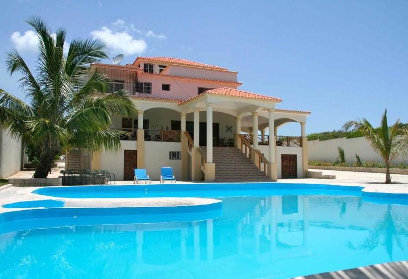 هتل La Saladilla Beach Club